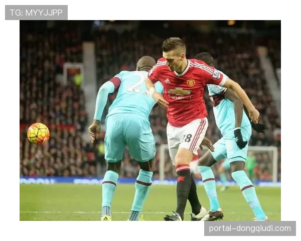 西汉姆联2-1逆转埃弗顿，查洛巴补时绝杀